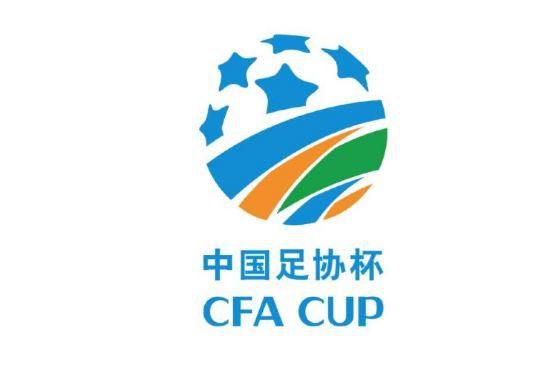 购物中心的情侣