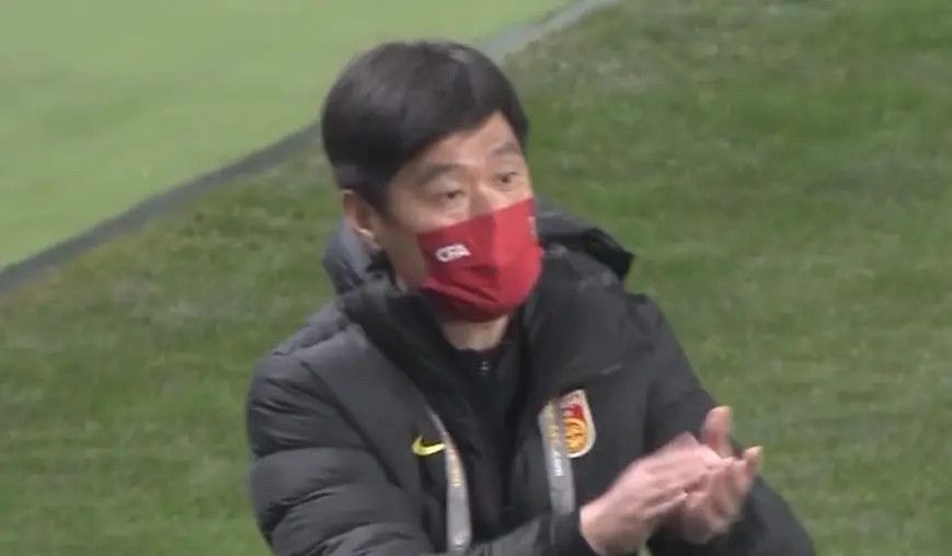 女大学生出差2020