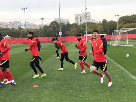 久久精国产
